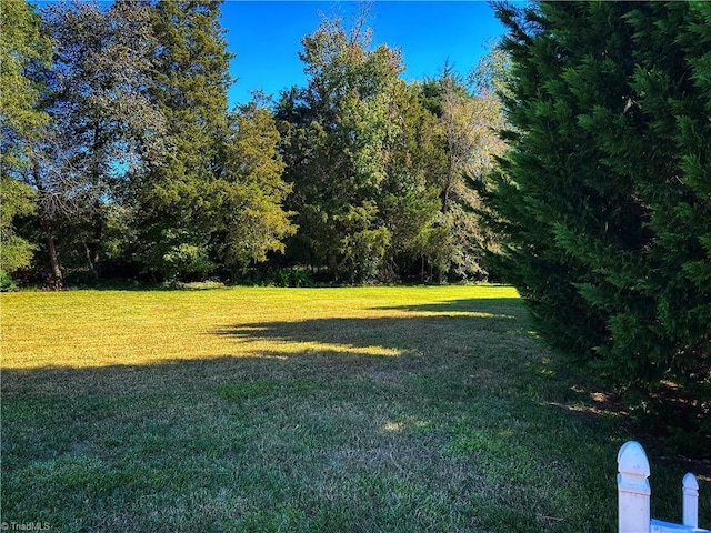 view of yard with a forest view