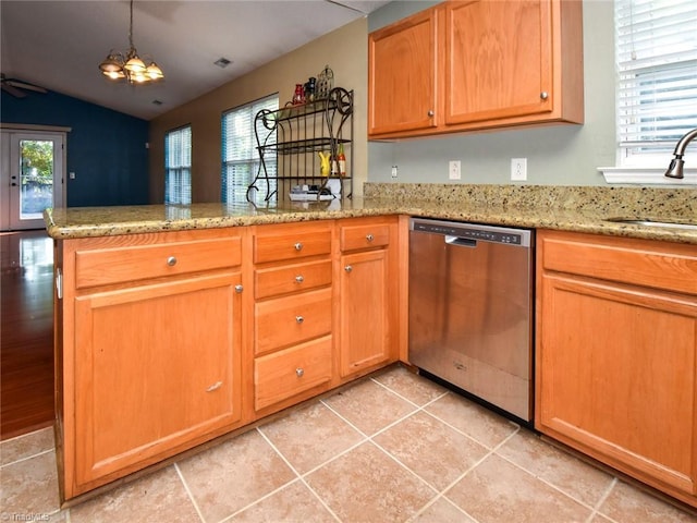 kitchen featuring a peninsula, a sink, a notable chandelier, lofted ceiling, and dishwasher
