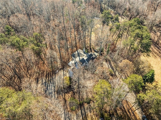 birds eye view of property featuring a wooded view