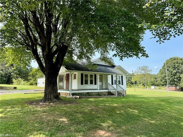 view of front of house with a front yard