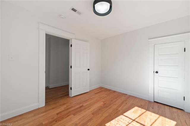 unfurnished room with light hardwood / wood-style floors