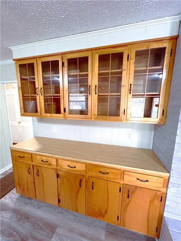 kitchen with ornamental molding