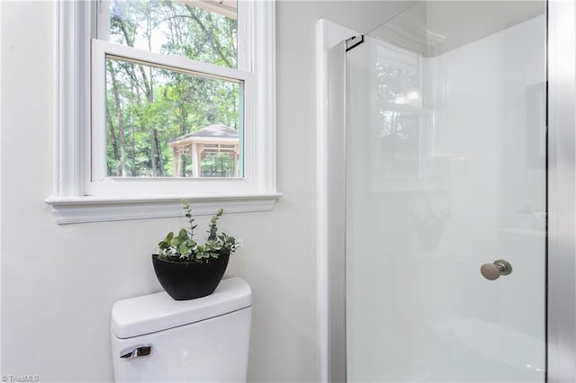 4105 Oak Hollow Dr, High Point, NC 27265 - full bath featuring toilet and a shower