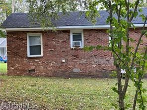 view of side of property featuring a yard