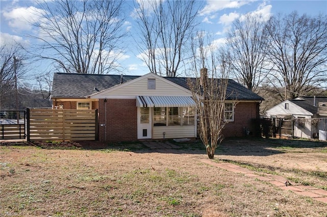 view of front facade with a front yard