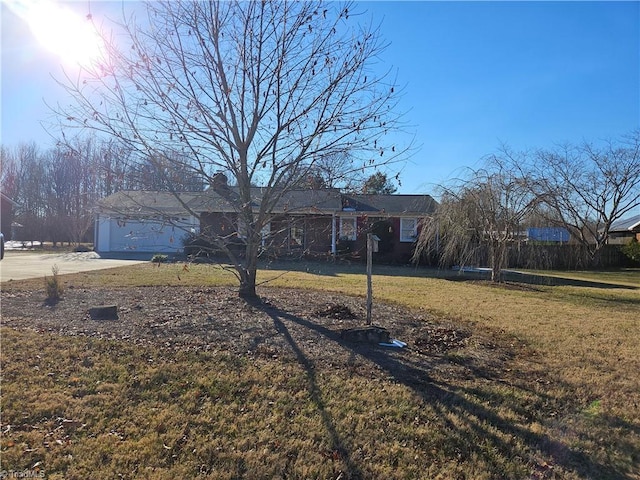 ranch-style home with a front yard