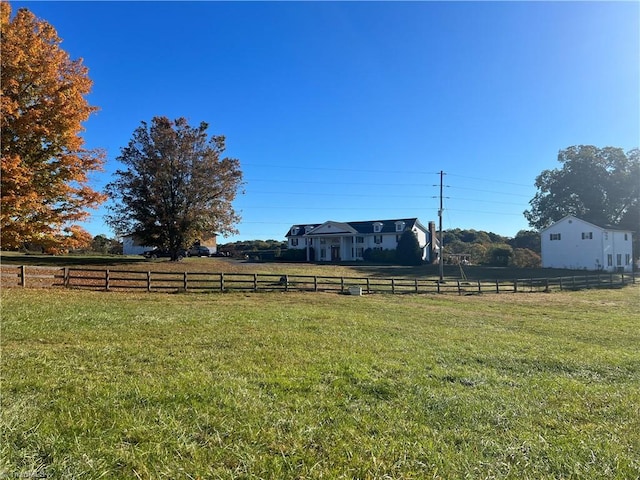 view of yard featuring a rural view