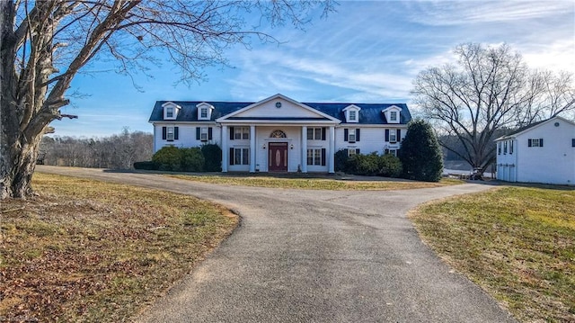 neoclassical / greek revival house featuring a front lawn