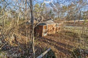 Listing photo 3 for 2400 Palmer St, High Point NC 27265