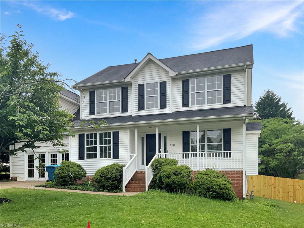 view of front of house with a front yard