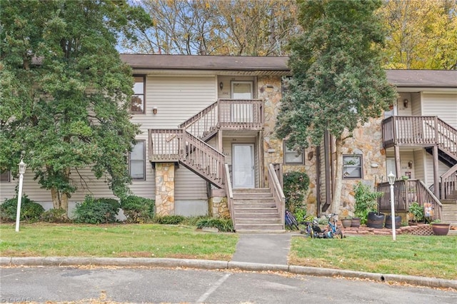 view of front of home with a front lawn