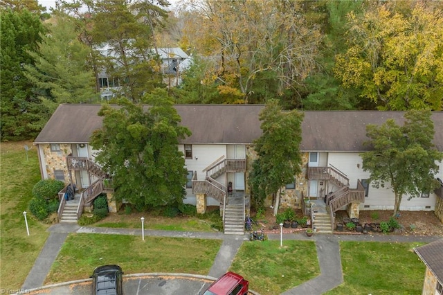 1040 Rock Knoll Ct Unit 193, Winston-Salem, NC 27107 - view of front facade featuring stairs and a front lawn