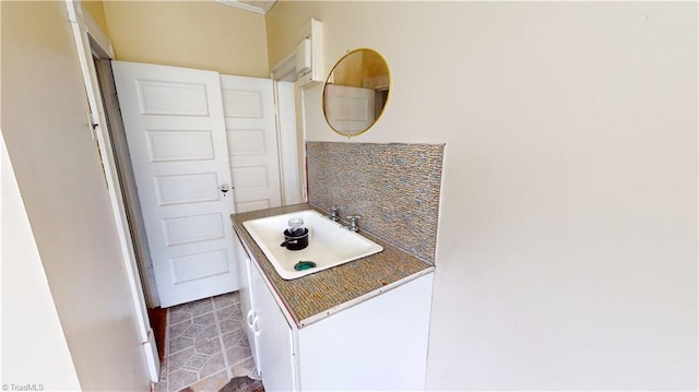 bathroom featuring tasteful backsplash and vanity