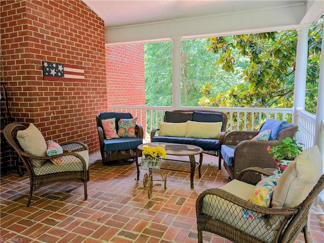 sunroom with decorative columns