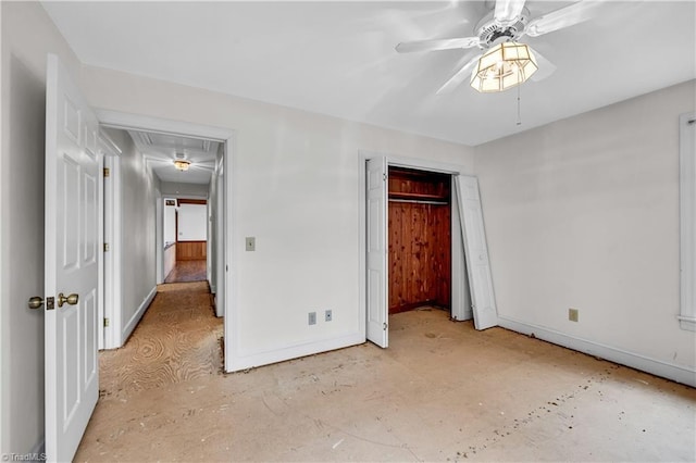 unfurnished bedroom featuring ceiling fan and a closet