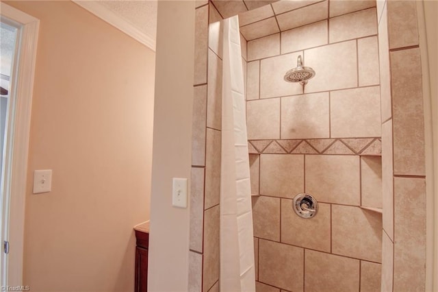 details with a tile shower and vanity