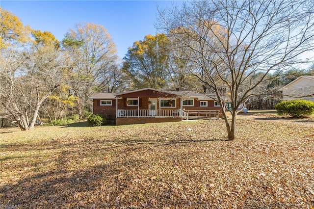 ranch-style home with a porch