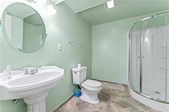 3401 Lochurst Ct, Pfafftown, NC 27040 - full bath featuring a stall shower, baseboards, and toilet