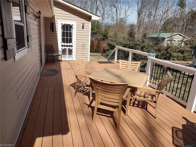 deck featuring outdoor dining space