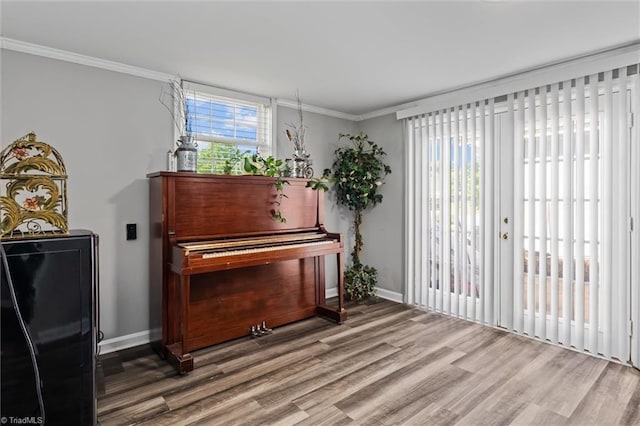 100 Monroe Dr, Lexington, NC 27295 - living area featuring crown molding, baseboards, and wood finished floors