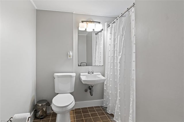 100 Monroe Dr, Lexington, NC 27295 - bathroom featuring tile patterned flooring, baseboards, curtained shower, and toilet