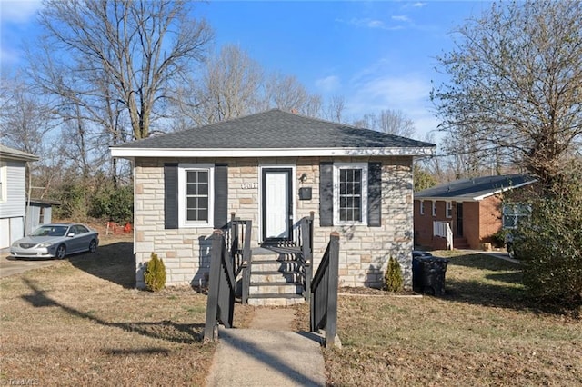 view of front of home featuring a front yard