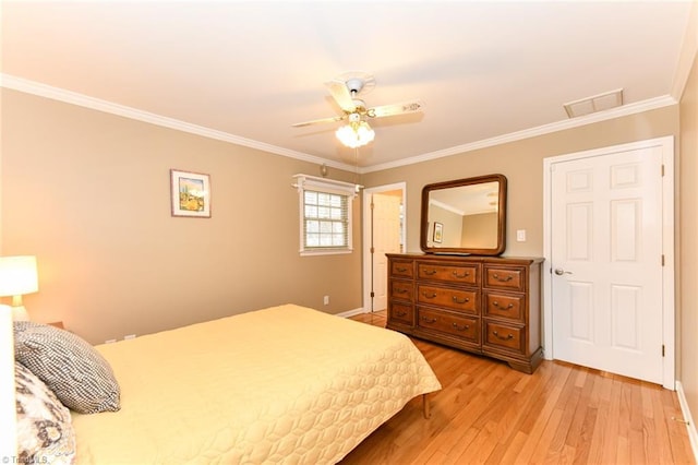 bedroom with crown molding, ceiling fan, and light hardwood / wood-style floors