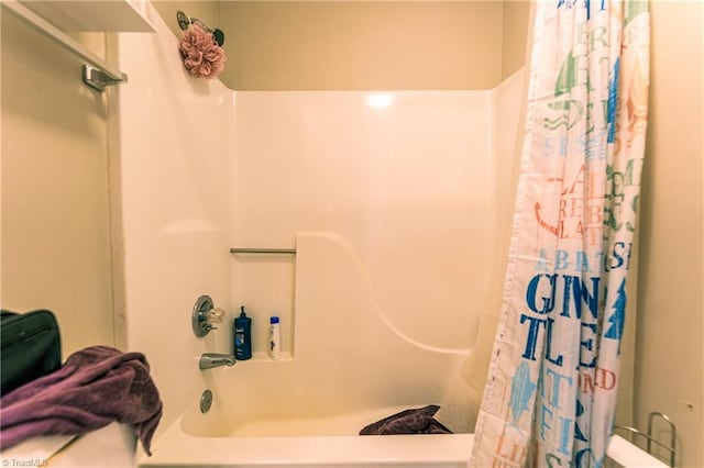 5750 Gayray St, Clemmons, NC 27012 - bathroom featuring shower / bath combination with curtain