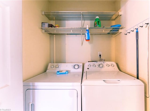 5750 Gayray St, Clemmons, NC 27012 - laundry room featuring independent washer and dryer