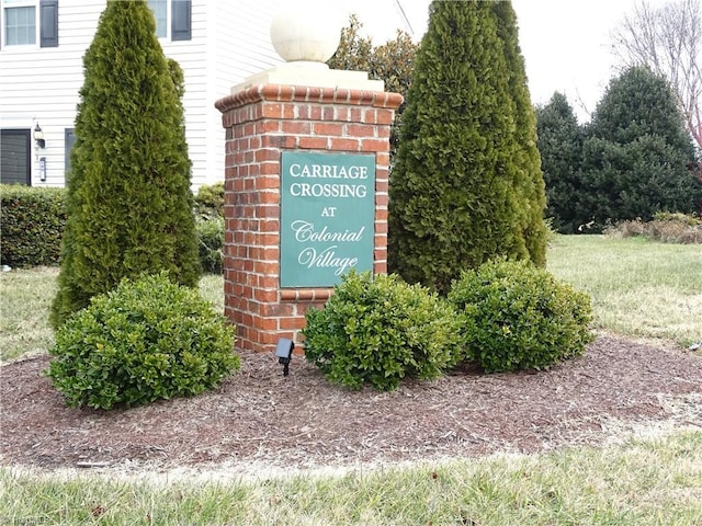 view of community / neighborhood sign