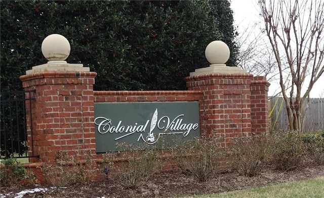 view of community / neighborhood sign