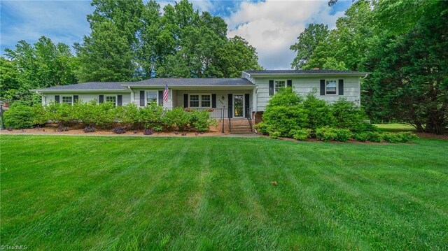 2205 Sedgemont Dr, Winston-Salem, NC 27103 - tri-level home featuring a front yard