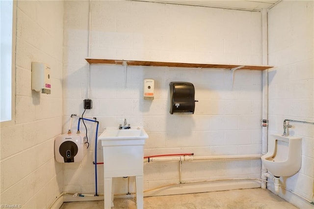 laundry room featuring sink