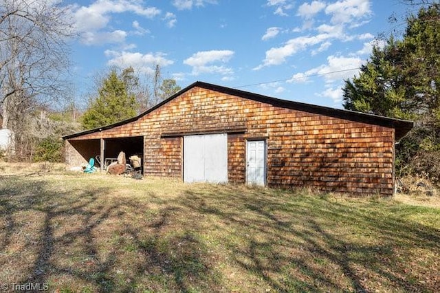 view of outdoor structure featuring a yard