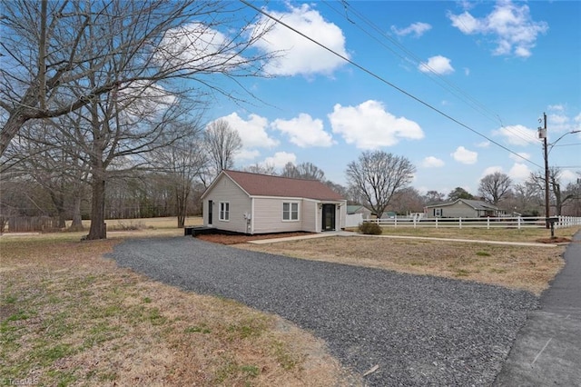 view of front of property featuring fence