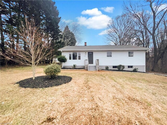 view of front of house featuring a front yard