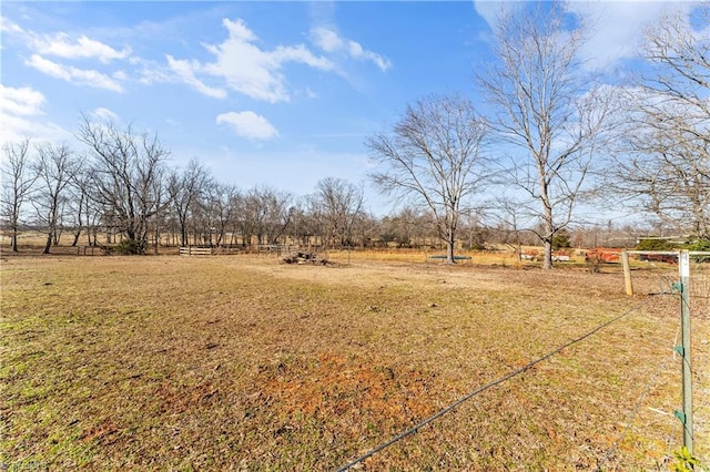 view of yard featuring a rural view