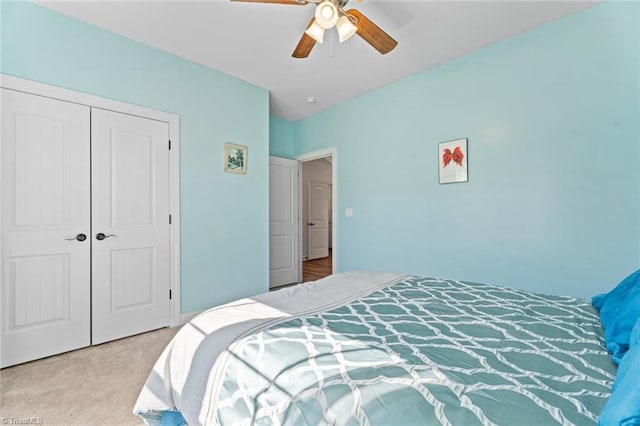 bedroom featuring a ceiling fan, a closet, and carpet flooring