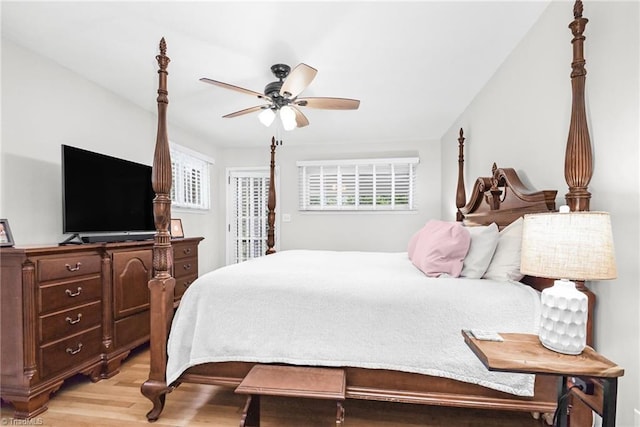 bedroom featuring light wood-style flooring and a ceiling fan