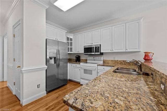 2014 Muirfield Ct, Elon, NC 27244 - kitchen with stainless steel appliances, a sink, light wood finished floors, white cabinets, and crown molding