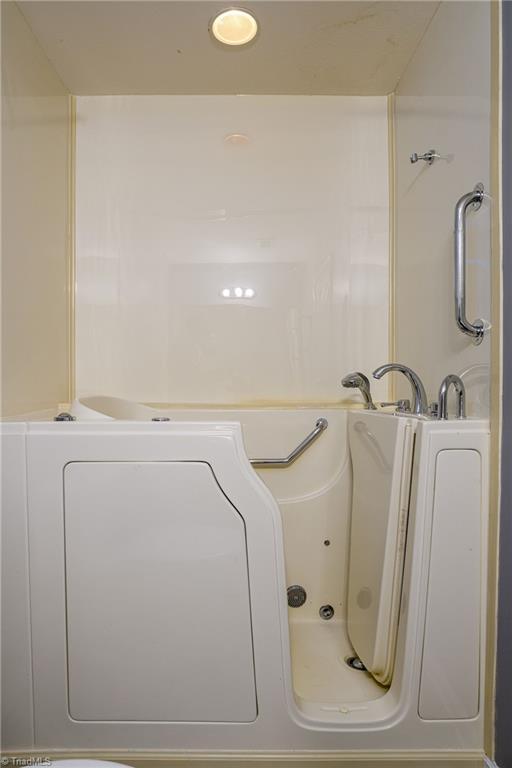 bathroom with washer / dryer