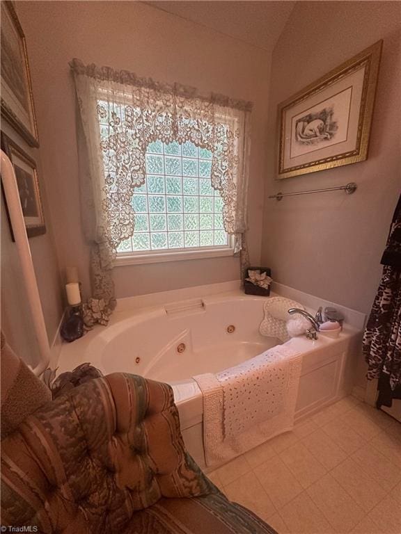 5244 Old Plantation Cir, Winston-Salem, NC 27104 - bathroom featuring a jetted tub and vaulted ceiling