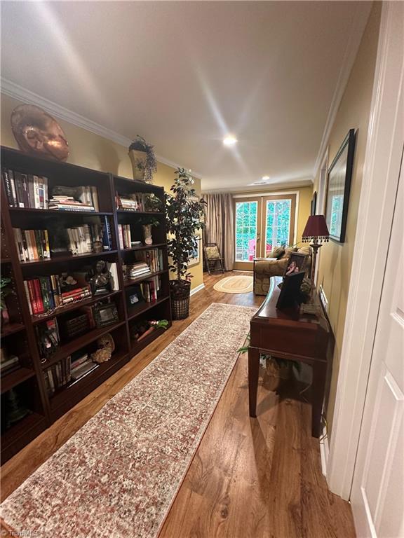 5244 Old Plantation Cir, Winston-Salem, NC 27104 - living area with crown molding, wood finished floors, and baseboards
