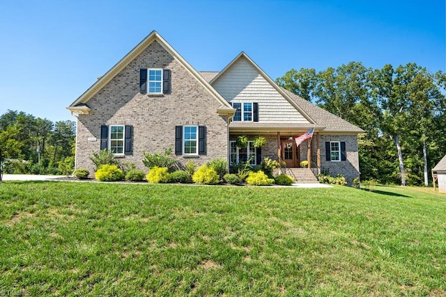 view of front facade featuring a front lawn