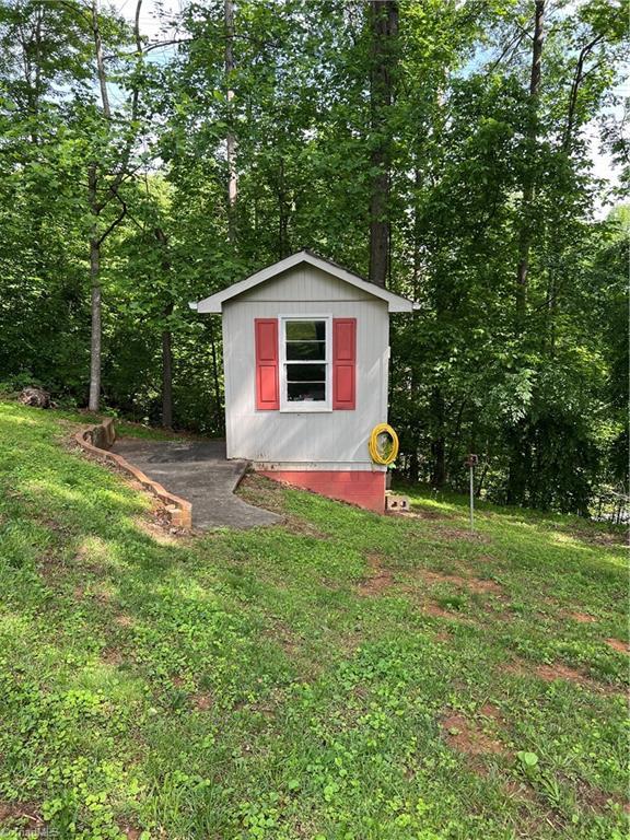 209 Cedar Ln, North Wilkesboro, NC 28659 - view of outbuilding with an outbuilding