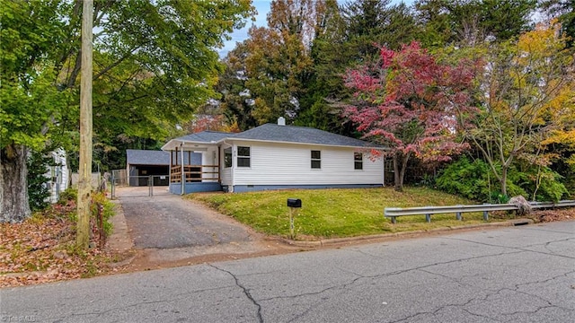 view of front of property with a front lawn