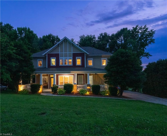 front of property with a porch and a lawn