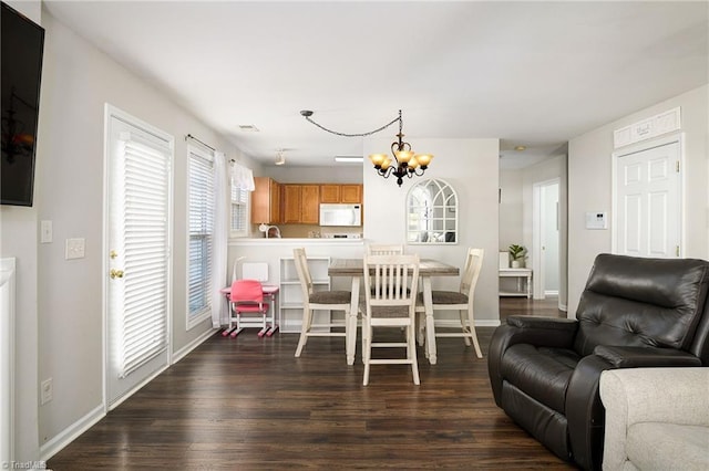 dining room featuring an inviting chandelier, baseboards, dark wood-type flooring, and visible vents