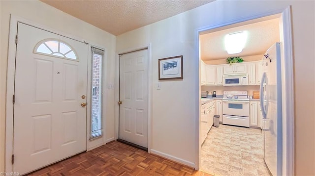 138 Wyndham Ct, High Point, NC 27265 - entrance foyer featuring a textured ceiling and baseboards