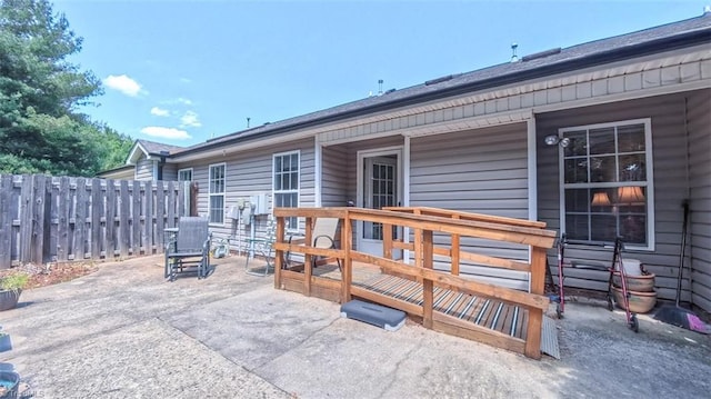 138 Wyndham Ct, High Point, NC 27265 - rear view of property with fence